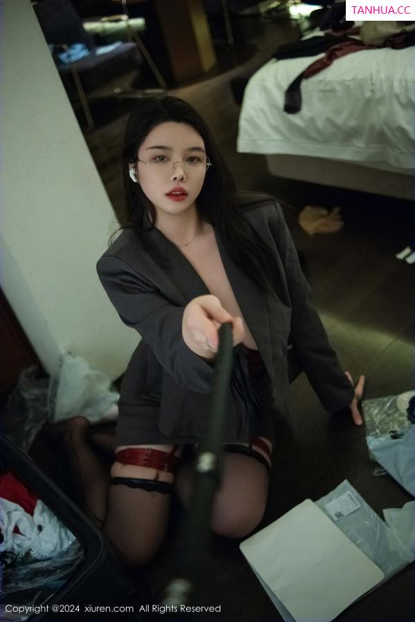   [XiuRen]高清写真图 2024.10.15 No.9287 樱桃小犊子 黑丝美臀第9张图片